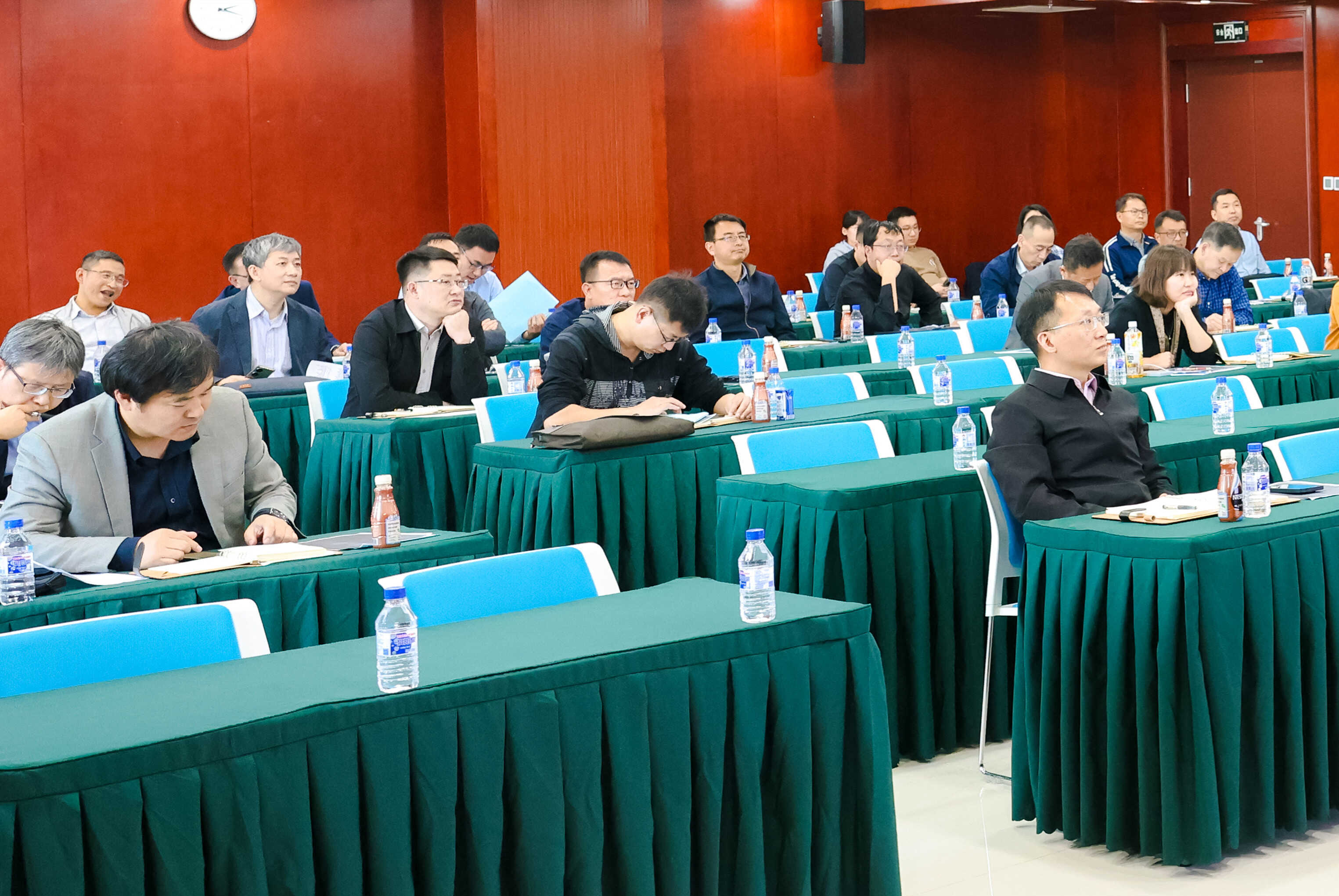 德彩网开展警示教育报告会